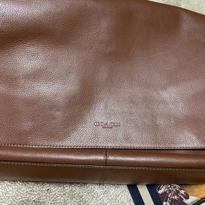 Authentic Coach Leather Laptop Messenger bag. For men/women. Brown